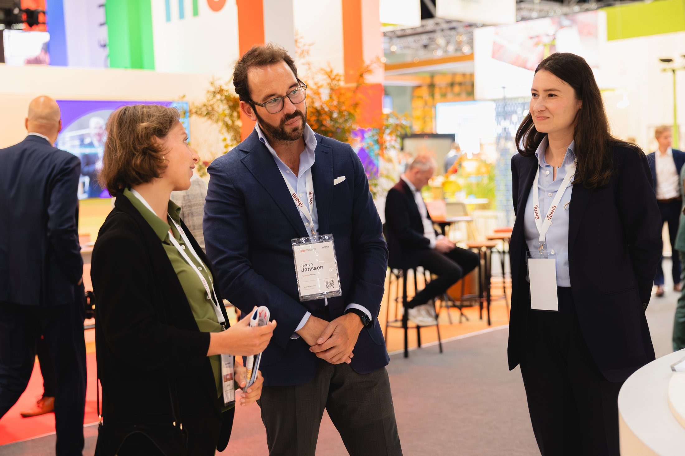 Gesprek op de stand